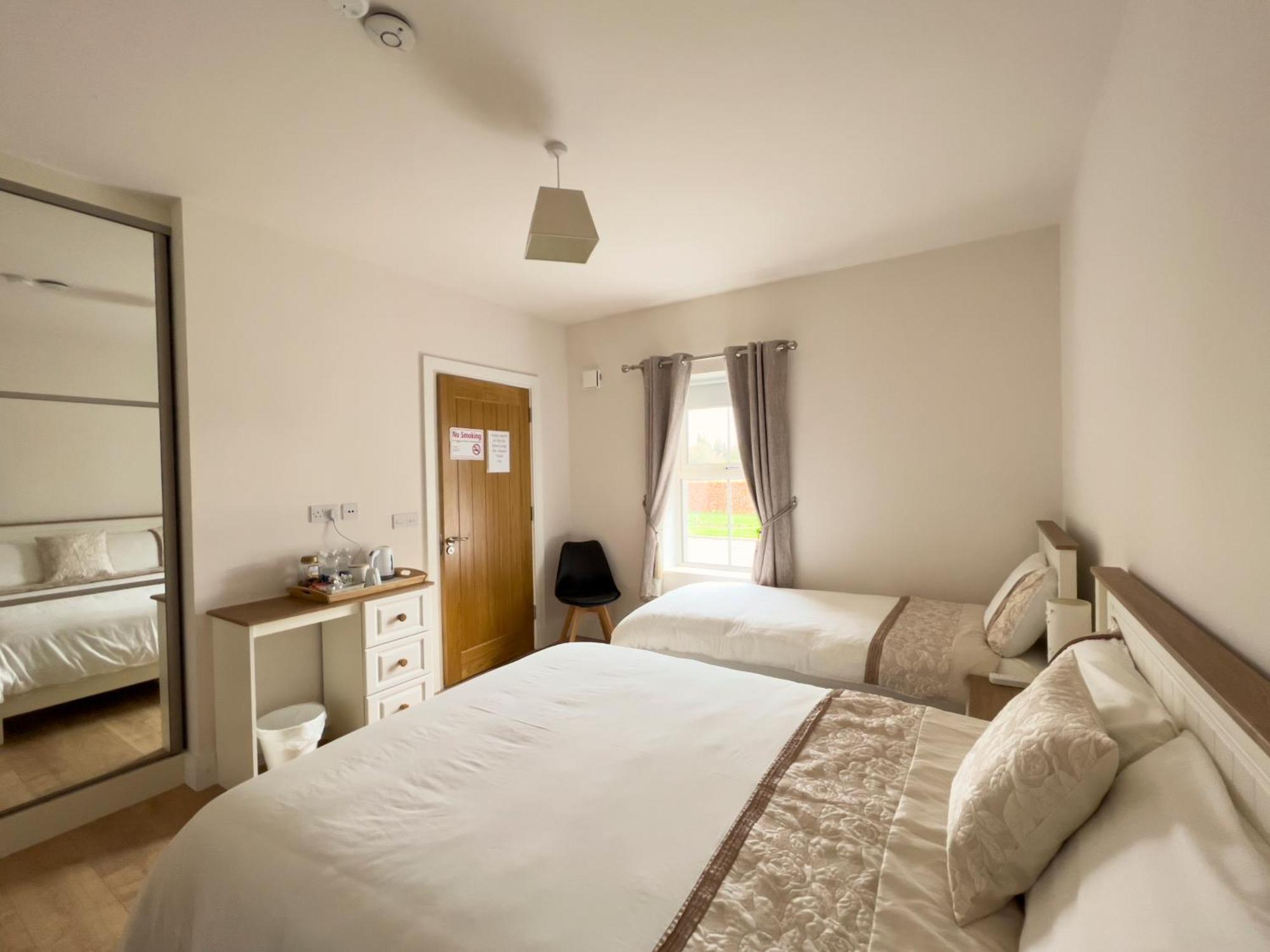 Woodview Lodge 特里姆 外观 照片